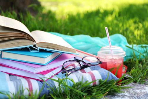 ЯКІ КНИЖКИ ПОЧИТАТИ ВЛІТКУ